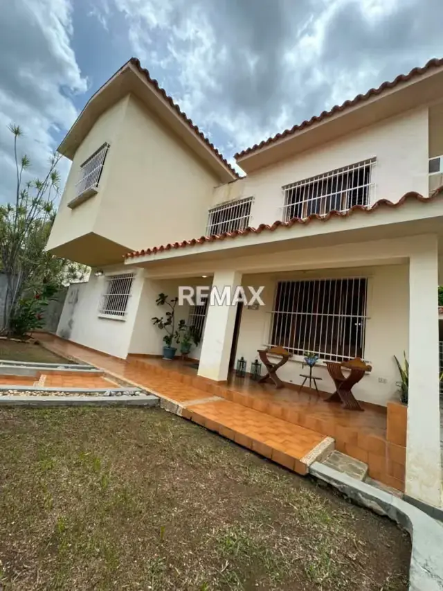 Casa Super Conservada en Venta en Prebo II, Patio y Tanque de Agua Propio