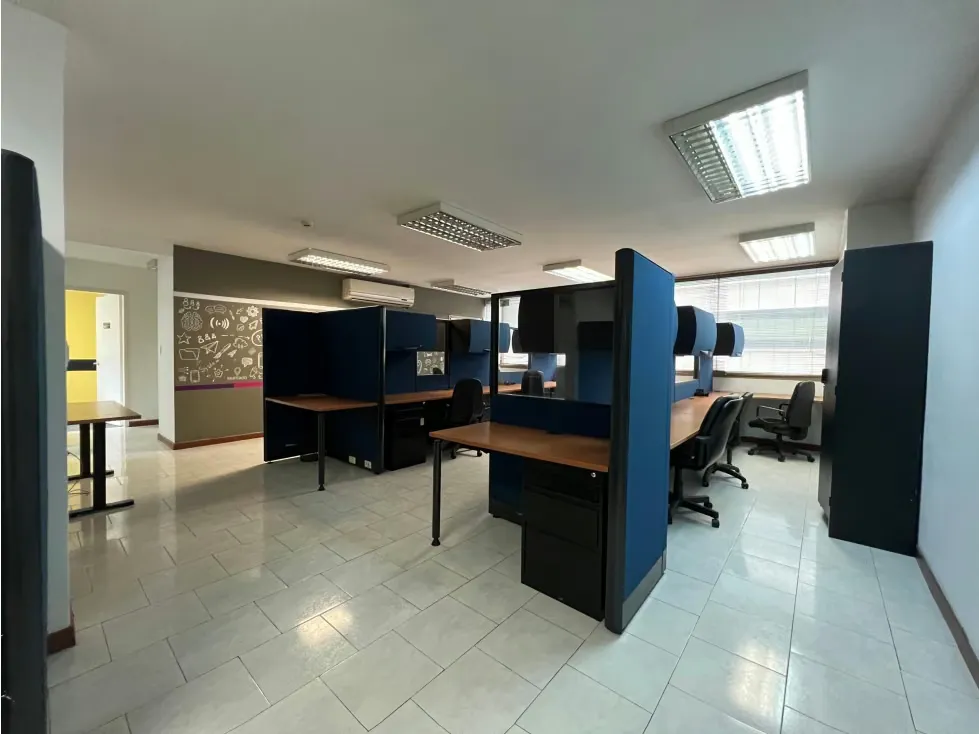 Se alquila oficina 117,85m² El Rosal