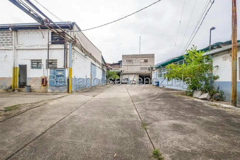 Local Comercial en Venta en Parque Caiza, Distrito Metropolitano - 3