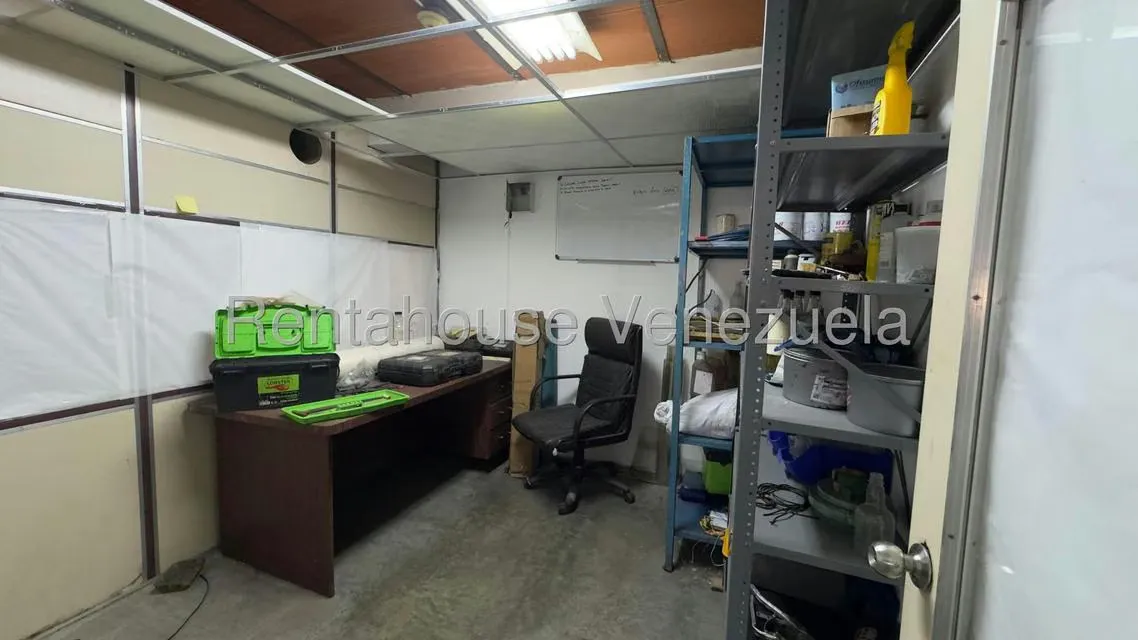 Local Comercial en Venta en Parque Caiza, Distrito Metropolitano - 29