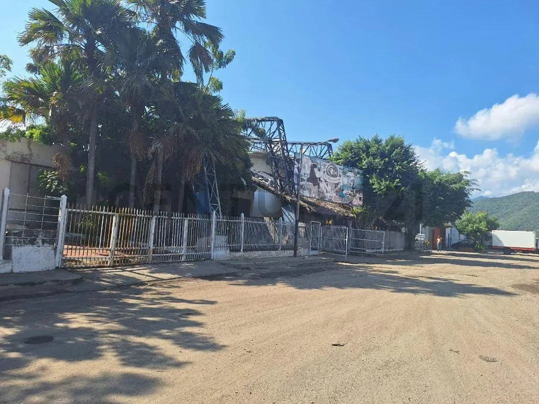 Galpón y terreno en venta - 6