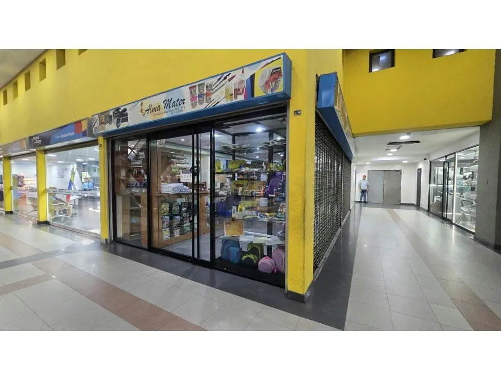 Vendo local comercial 44m2 C. C. Multiplaza Victoria 7920