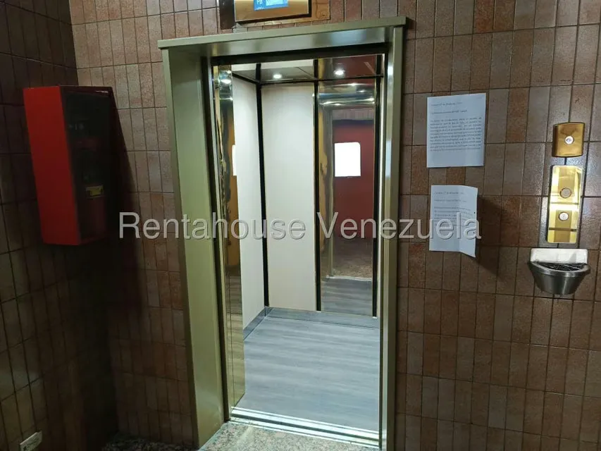 Local Comercial en Alquiler en Parroquia La Candelaria, Distrito Metropolitano - 3