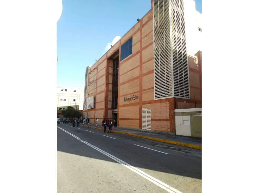 Se ofrece en alquiler local comercial en Merpoeste Chacao - 6