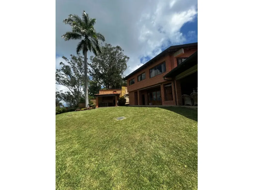 Se vende casa en calle cerrada 700m2 Alto Hatillo 5989 - 30