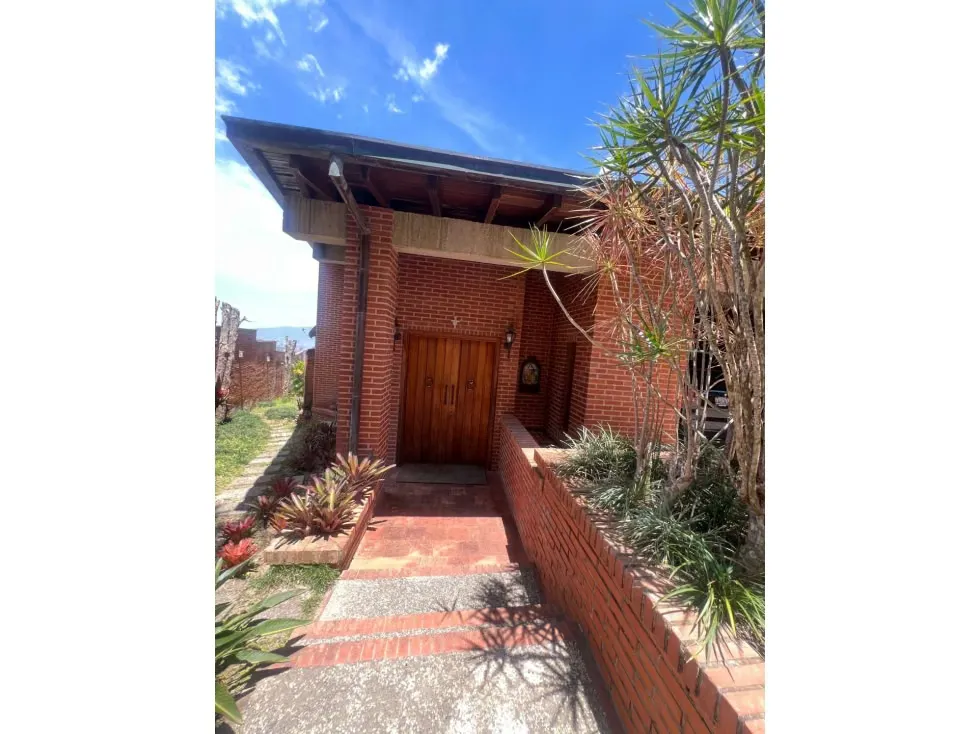 Se vende casa en calle cerrada 700m2 Alto Hatillo 5989 - 5
