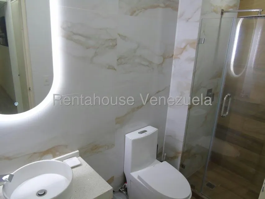 Apartamento (1 Nivel) en Alquiler en Los Palos Grandes, Distrito Metropolitano - 15