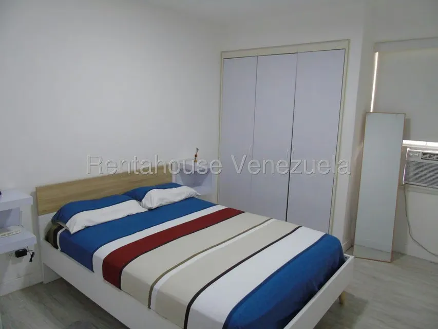 Apartamento (1 Nivel) en Alquiler en Los Palos Grandes, Distrito Metropolitano - 18