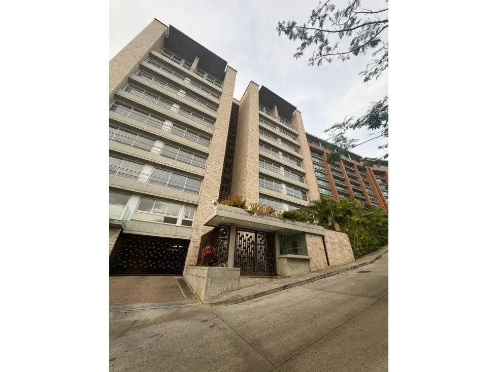 Apartamento en Venta en Lomas De Las Mercedes 1H +S/ 3B/ 2P