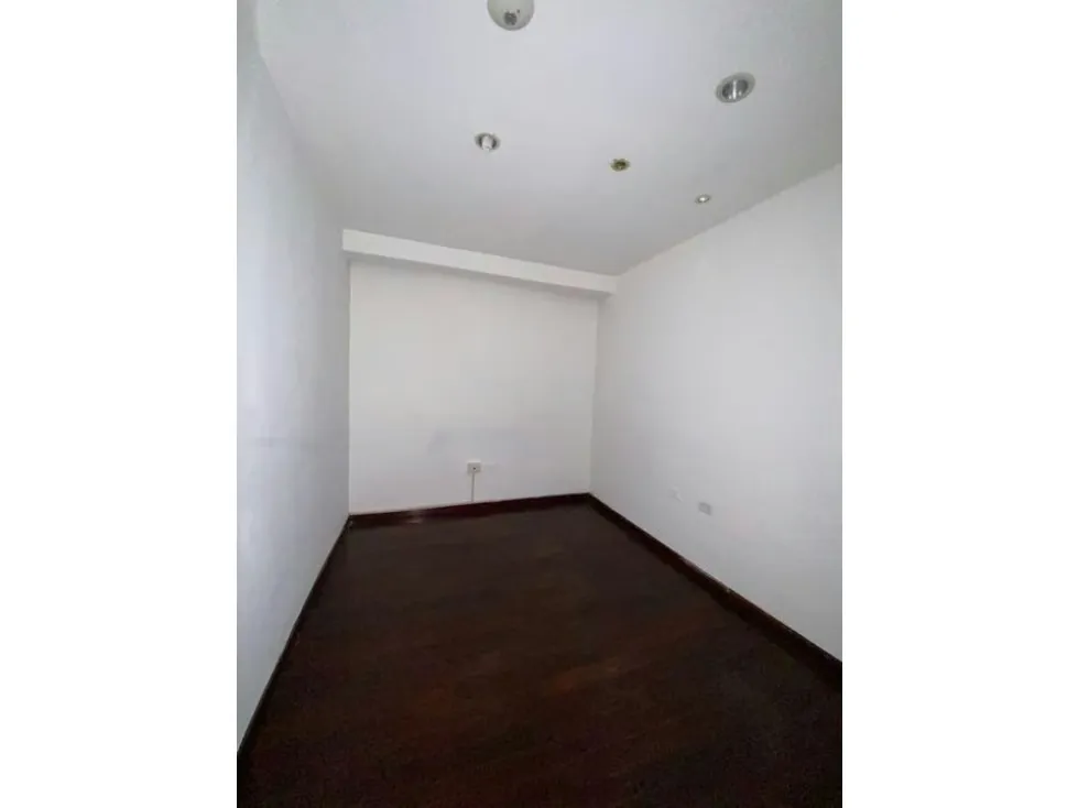 Se vende casa de uso comercial 324m2 El Rosal 9991 - 17