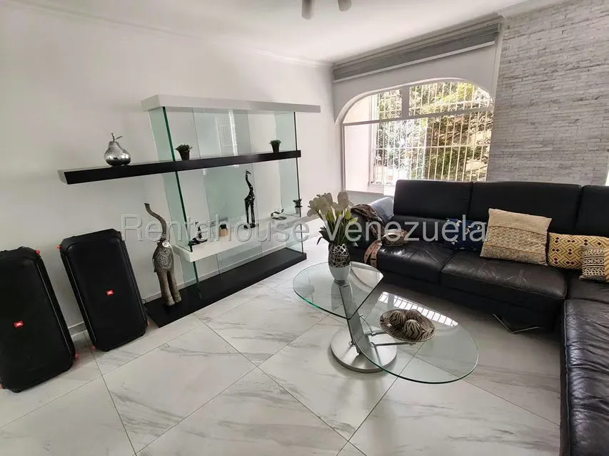 Apartamento (1 Nivel) en Alquiler en La Urbina, Distrito Metropolitano - 4