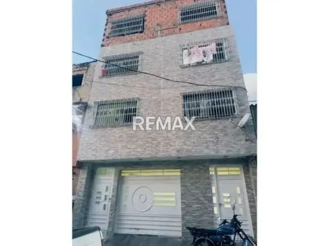 VENTA DE EDIFICIO COMERCIAL - RESIDENCIAL EN AV. SUCRE DE CATIA