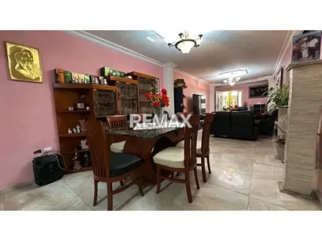 VENTA DE EDIFICIO COMERCIAL - RESIDENCIAL EN AV. SUCRE DE CATIA - 11