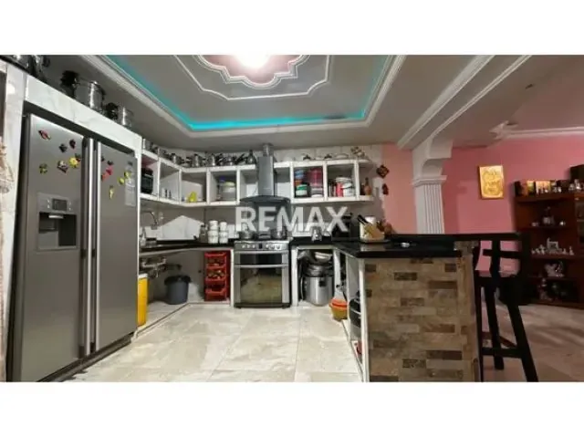 VENTA DE EDIFICIO COMERCIAL - RESIDENCIAL EN AV. SUCRE DE CATIA - 15
