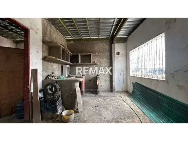 VENTA DE EDIFICIO COMERCIAL - RESIDENCIAL EN AV. SUCRE DE CATIA - 19