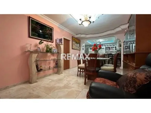 VENTA DE EDIFICIO COMERCIAL - RESIDENCIAL EN AV. SUCRE DE CATIA - 9