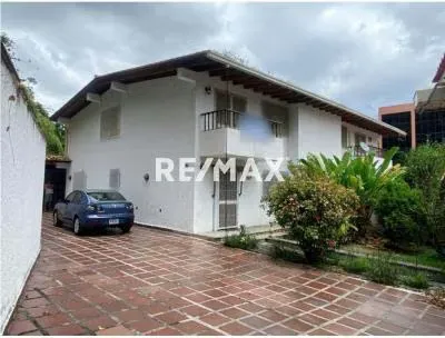 Linda Casa En Venta En Colinas de Tamanaco 630m2. 3H+S.4B.6E