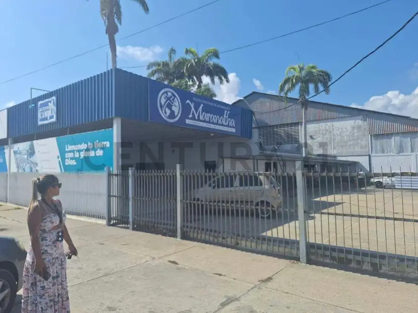 En Venta Galpón y Terreno
