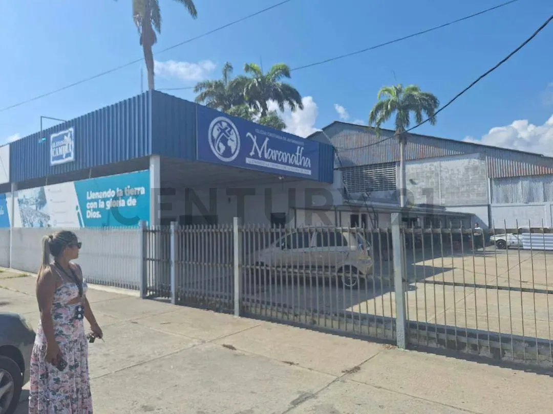 En Venta Galpón y Terreno