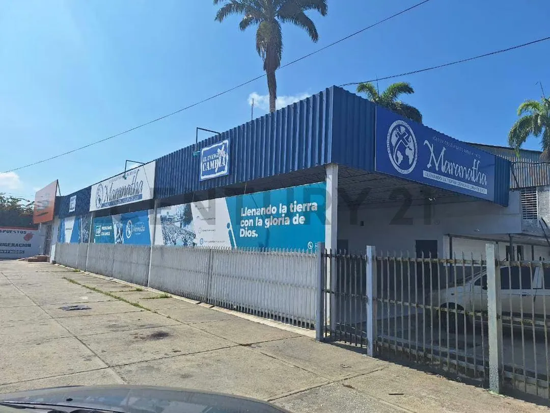 En Venta Galpón y Terreno - 2