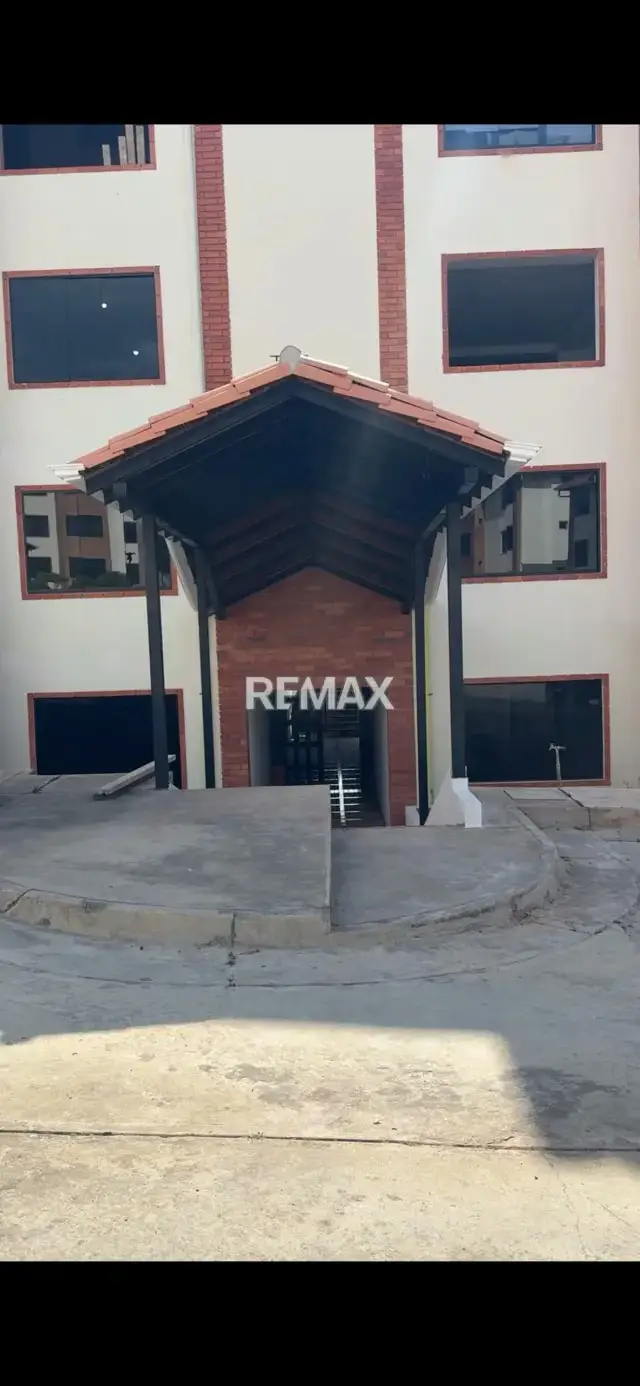 Apartamento en obra gris