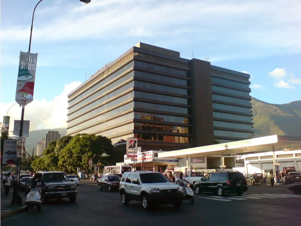Alquiler oficina 865m2 Centro Seguros la Paz Boleita 5024