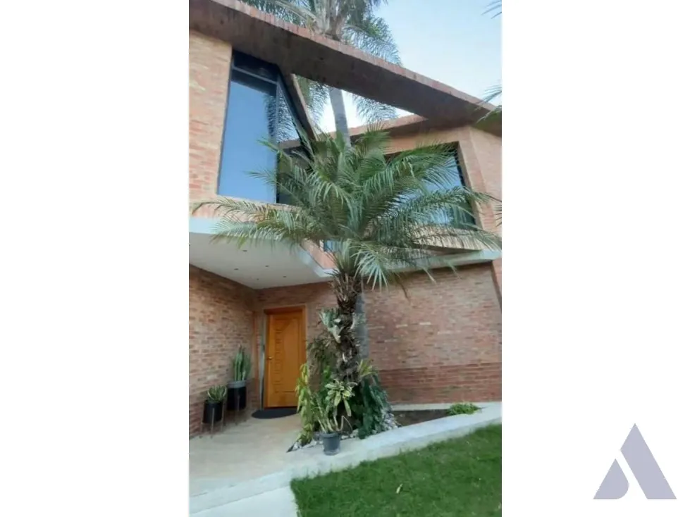 Se vende casa 678m2 Prados del Este 9863