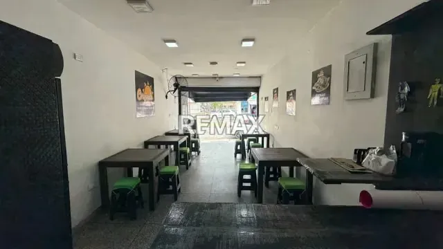 Se alquila local y o se traspasa negocio - 12