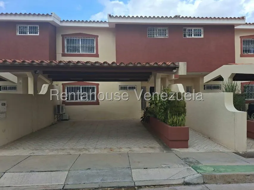 Casa (Duplex) en Venta en La Rosaleda, Lara