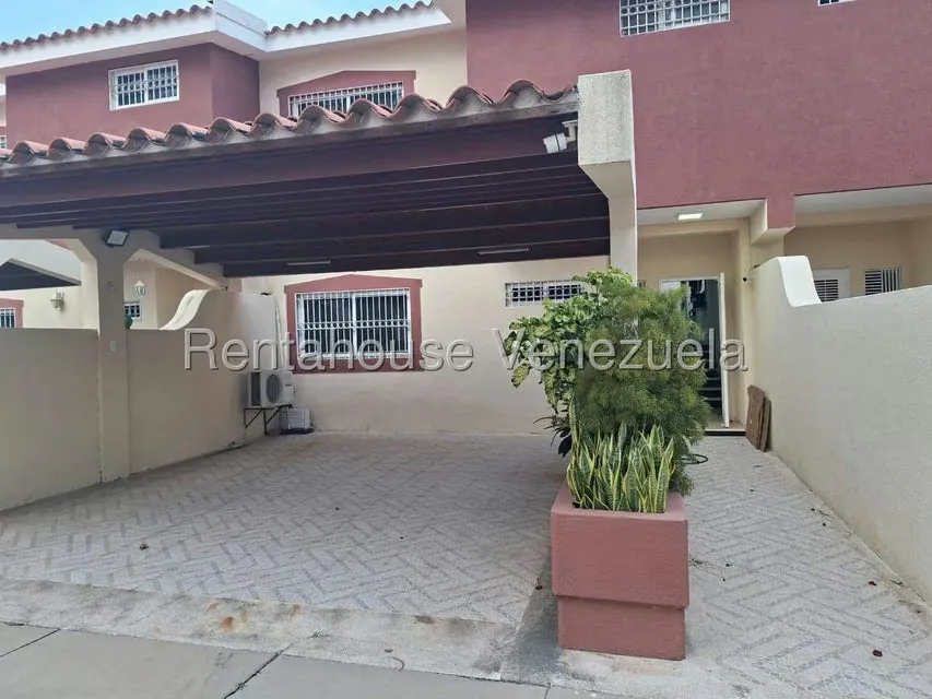 Casa (Duplex) en Venta en La Rosaleda, Lara - 2