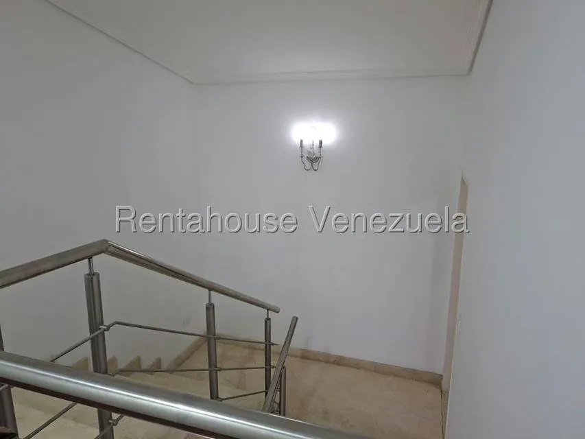 Casa (Duplex) en Venta en La Rosaleda, Lara - 28