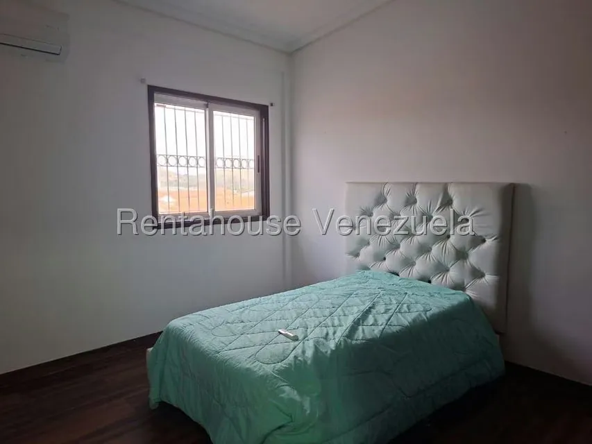 Casa (Duplex) en Venta en La Rosaleda, Lara - 30