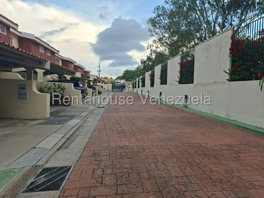 Casa (Duplex) en Venta en La Rosaleda, Lara - 44
