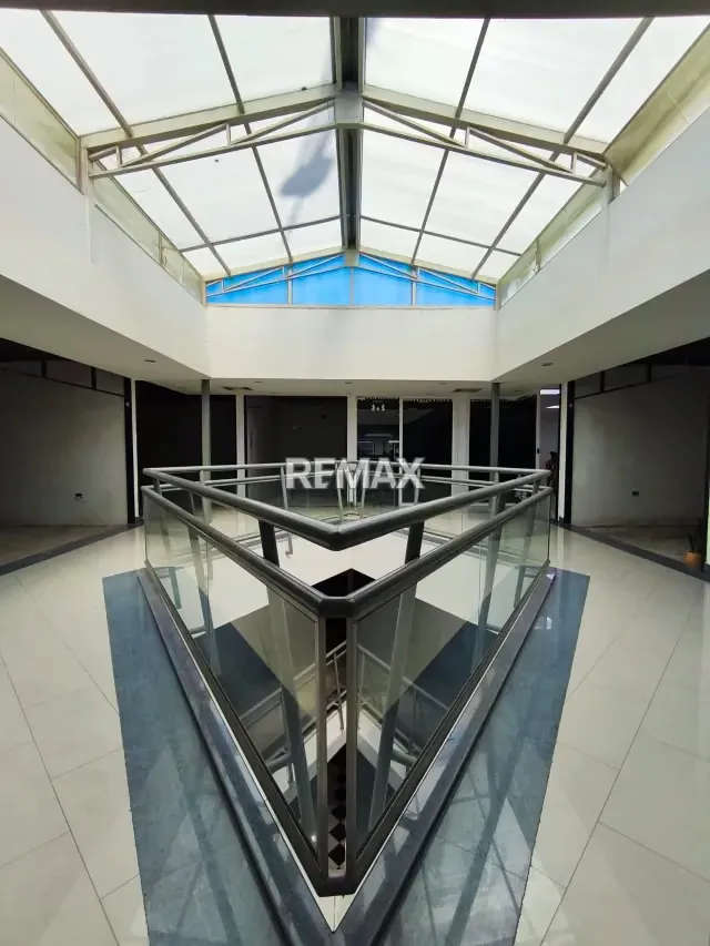 En venta Centro comercial de tres niveles en el centro de San Mateo Estado Aragua - 4