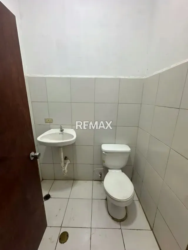 En Alquiler Local Comercial Céntrico en Ciudad Ojeda - 12