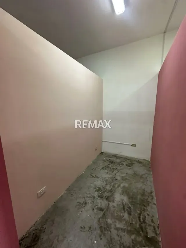 En Alquiler Local Comercial Céntrico en Ciudad Ojeda - 8