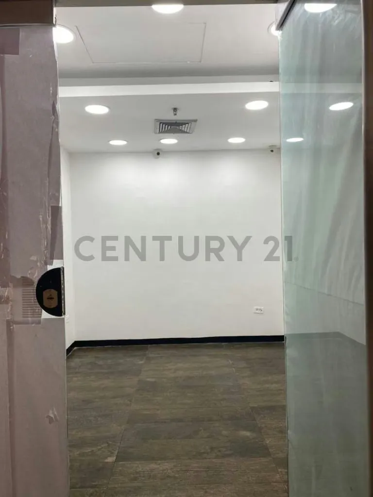 Alquiler de local Comercial en C.C. Pza. Las Americas - 6