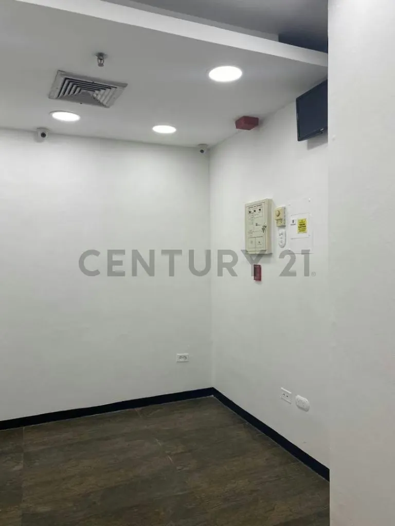 Alquiler de local Comercial en C.C. Pza. Las Americas - 7