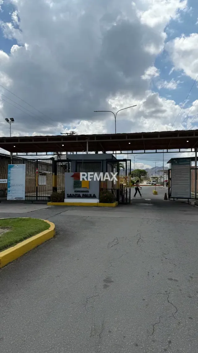 Se Vende Casa en Obra Blanca Urb Santa Paula Tocuyito Mun Libertador - 2