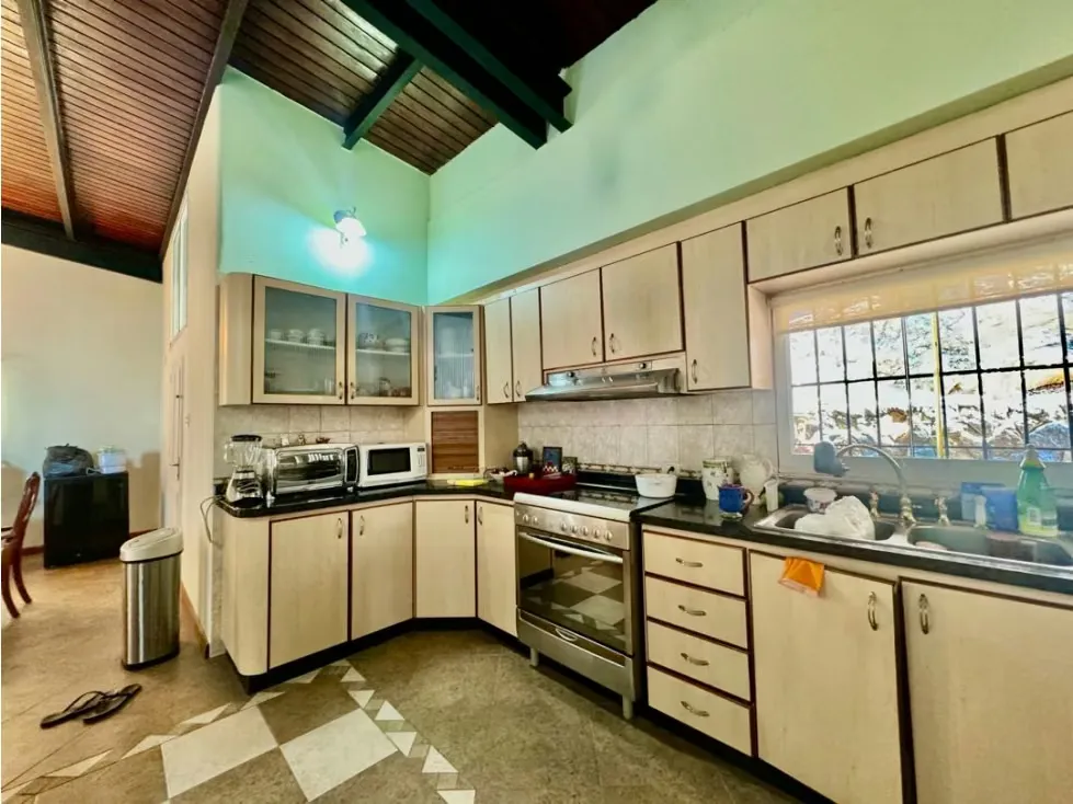 Se vende casa 450m2 5h+2s/5b/4p Cumbres de Curumo - 2