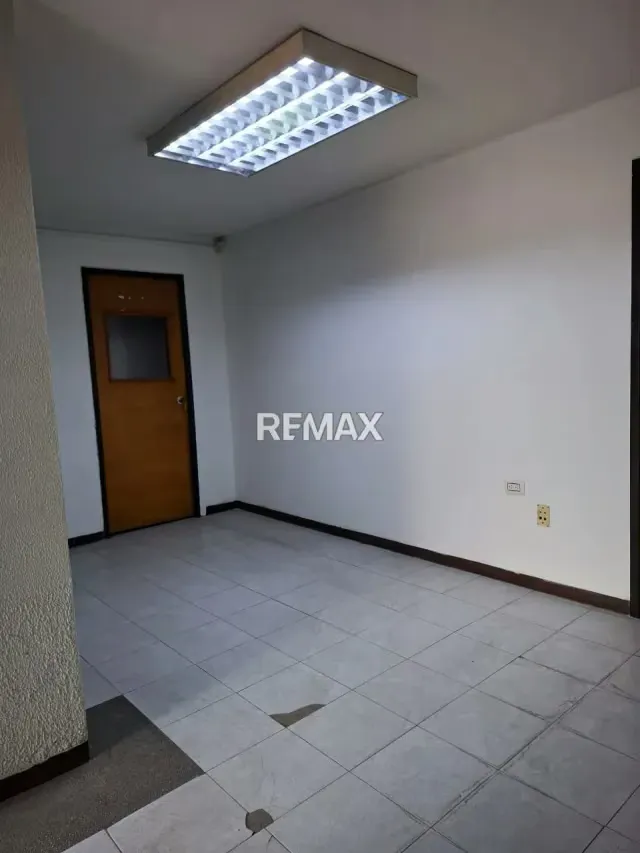 Casa Comercial En Alquiler Av. Bolivar - 2