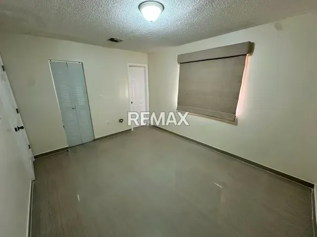 EN VENTA TOWNHOUSE UBICADO EN EL CONJUNTO PORLAMAR VILLAS, AV CIRCUNVALACIÓN - ISLA DE MARGARITA - 13