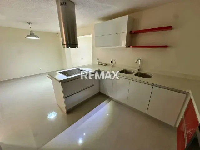 EN VENTA TOWNHOUSE UBICADO EN EL CONJUNTO PORLAMAR VILLAS, AV CIRCUNVALACIÓN - ISLA DE MARGARITA - 2