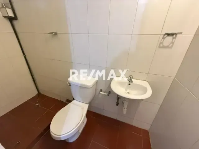 Venta de Edificio, Parroquia Santa Rosalía. Caracas - 12