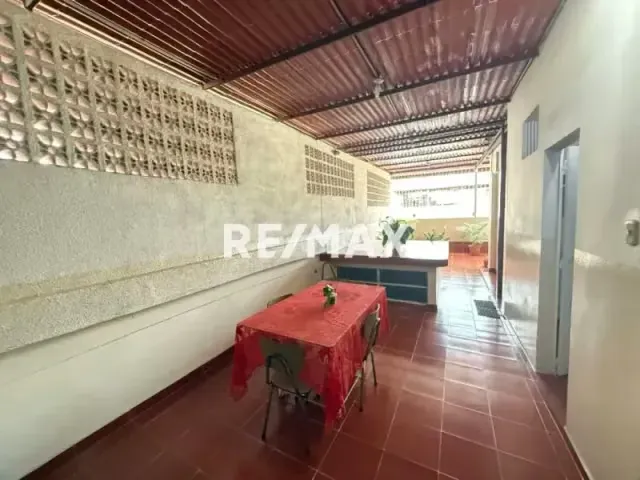 Venta de Edificio, Parroquia Santa Rosalía. Caracas - 17