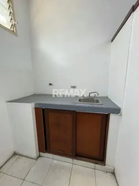 BELLO LOCAL EN VENTA. ACARIGUA ESTADO PORTUGUESA. EDIFICIO DOÑA TIA . - 4