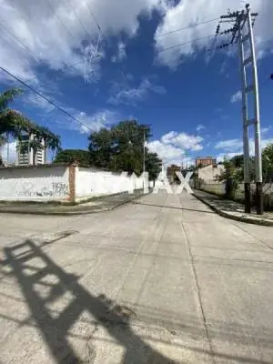 Se Alquila Terreno Comercial en la Alegria a una cuadra de la Av. Bolivar