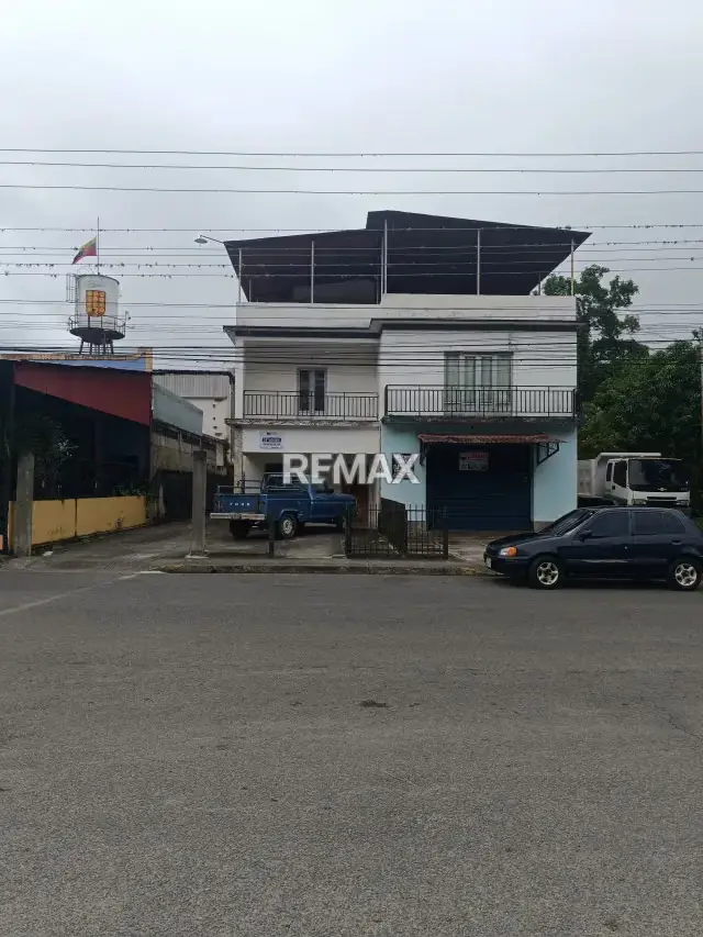 LOCAL COMERCIAL CON APARTAMENTO EN VENTA EN AV ENRIQUE CHAUMER CARIPE MATURIN