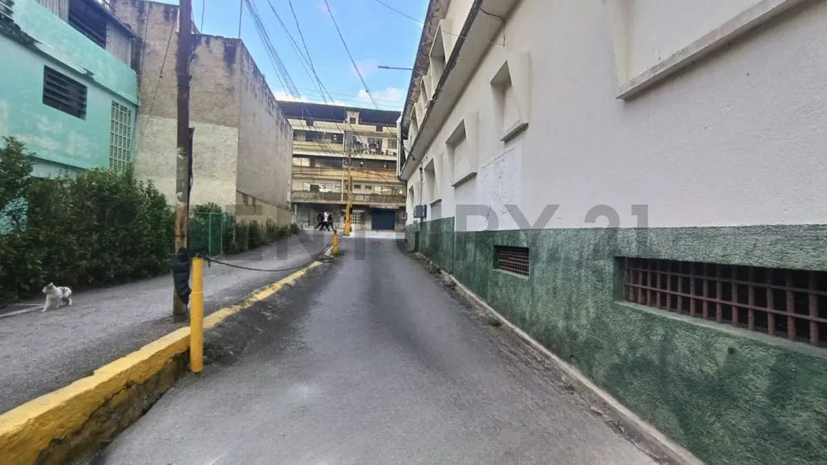 Terreno con Galpón Comercial en venta en Boleita Sur, Caracas - 2