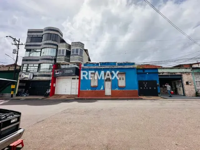 EN VENTA Casa para remodelar en la carrera 4 de la Concordia, media cuadra del Estadio Tachira.
